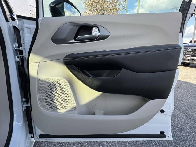 2024 Chrysler Pacifica in Winchester, VA 22602 - 18104151 8