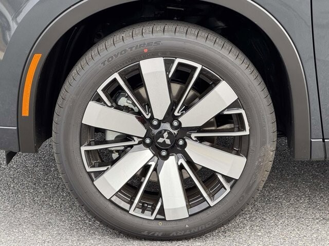 2025 Mitsubishi Outlander in Winchester, VA 22602 - 18104152 7