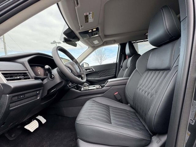 2025 Mitsubishi Outlander in Winchester, VA 22602 - 18104152 8