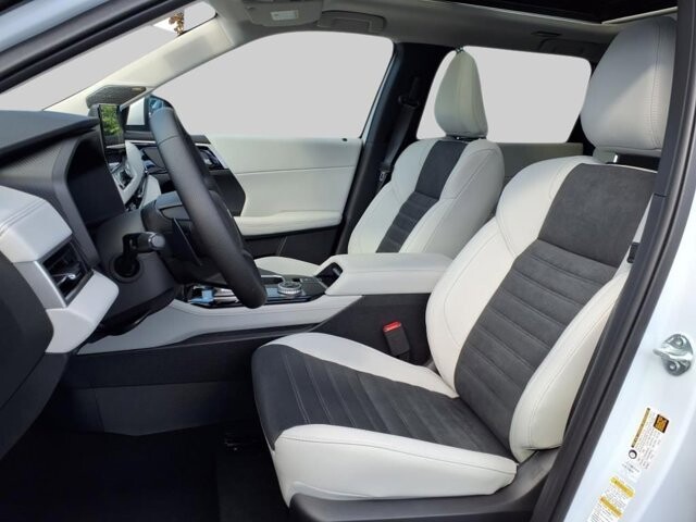 2025 Mitsubishi Outlander in Winchester, VA 22602 - 18104153 12