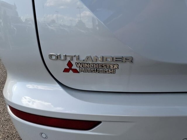 2025 Mitsubishi Outlander in Winchester, VA 22602 - 18104153 7