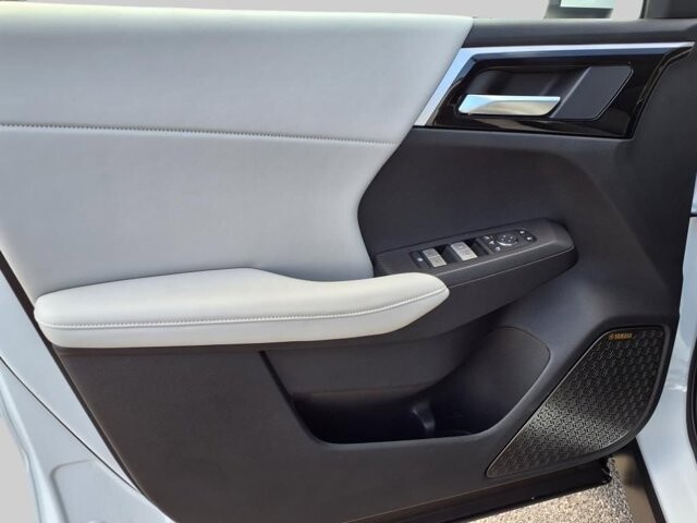 2025 Mitsubishi Outlander in Winchester, VA 22602 - 18104153 15