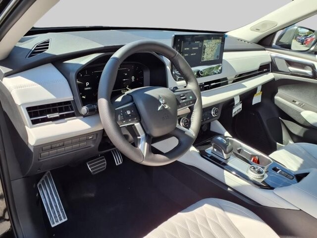 2025 Mitsubishi Outlander in Winchester, VA 22602 - 18104155 16