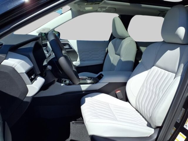 2025 Mitsubishi Outlander in Winchester, VA 22602 - 18104155 12