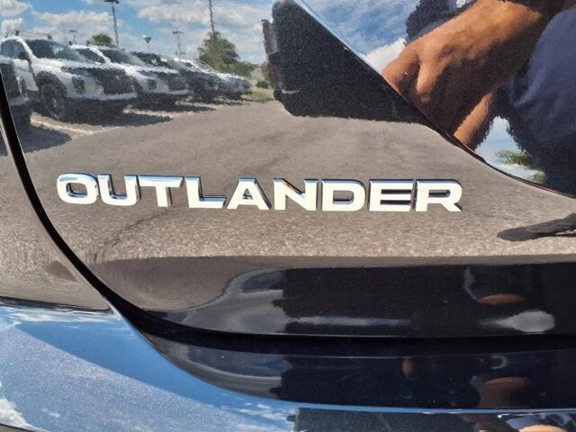 2025 Mitsubishi Outlander in Winchester, VA 22602 - 18104155 7