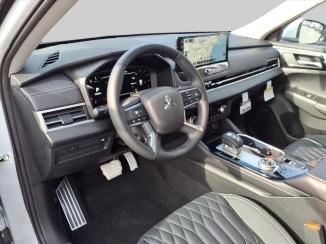 2025 Mitsubishi Outlander in Winchester, VA 22602 - 18104157 17