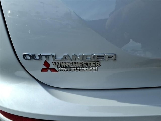 2025 Mitsubishi Outlander in Winchester, VA 22602 - 18104157 7