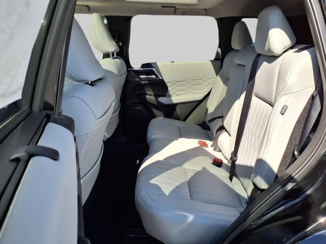 2025 Mitsubishi Outlander in Winchester, VA 22602 - 18104158 12