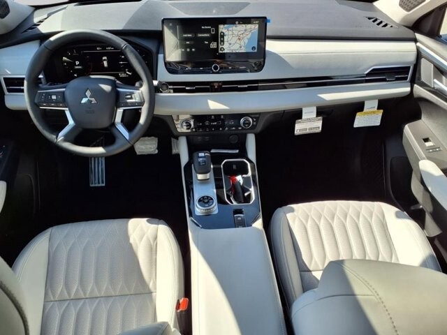 2025 Mitsubishi Outlander in Winchester, VA 22602 - 18104158 10