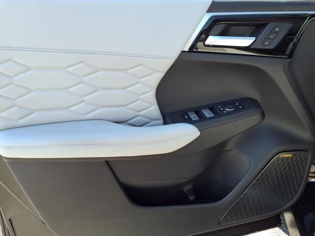 2025 Mitsubishi Outlander in Winchester, VA 22602 - 18104158 16