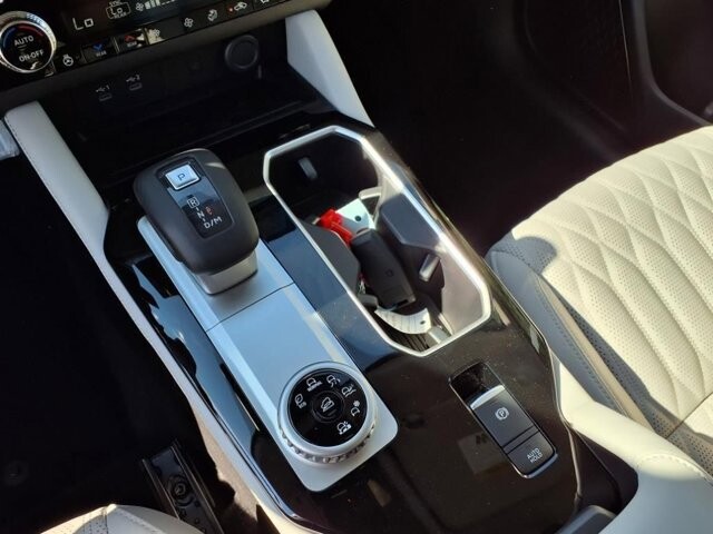 2025 Mitsubishi Outlander in Winchester, VA 22602 - 18104158 24