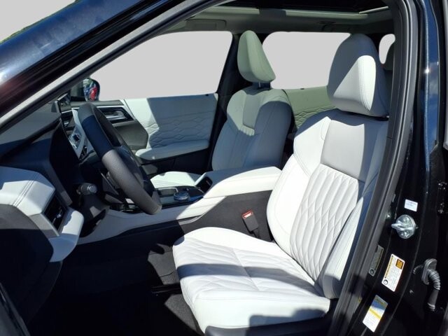 2025 Mitsubishi Outlander in Winchester, VA 22602 - 18104158 13