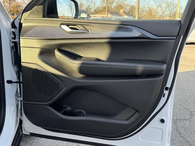 2023 Jeep Grand Cherokee in Winchester, VA 22602 - 18104159 8