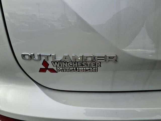 2025 Mitsubishi Outlander in Winchester, VA 22602 - 18104165 9