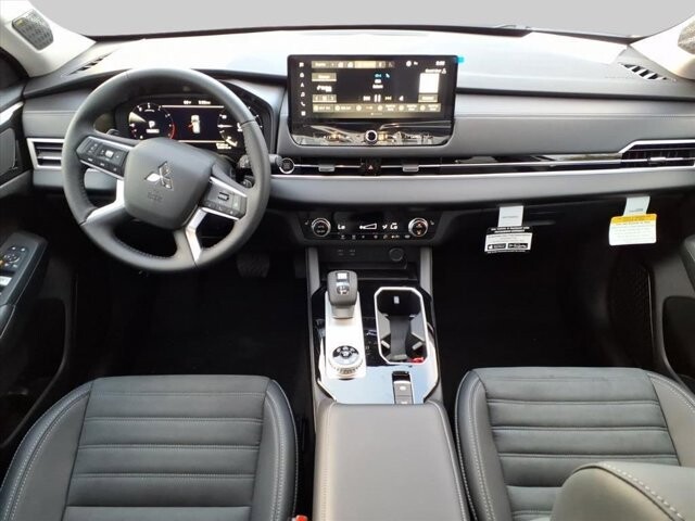 2025 Mitsubishi Outlander in Winchester, VA 22602 - 18104165 11