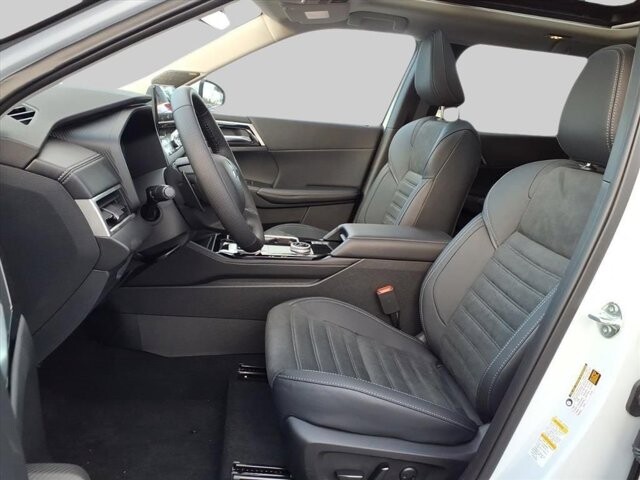 2025 Mitsubishi Outlander in Winchester, VA 22602 - 18104165 14