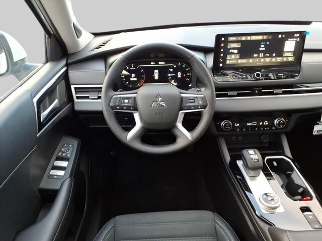 2025 Mitsubishi Outlander in Winchester, VA 22602 - 18104165 12