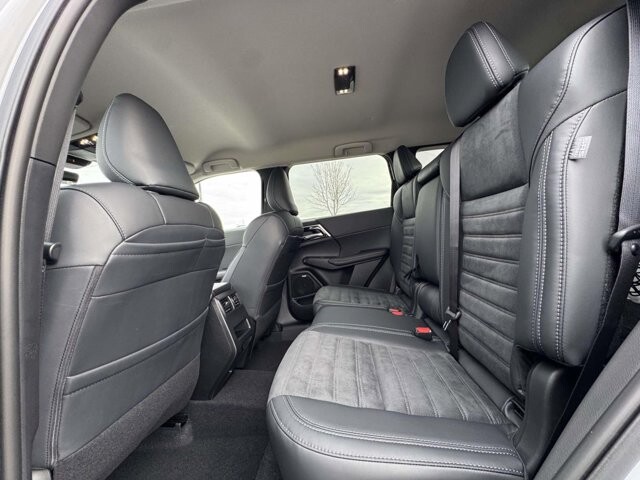 2025 Mitsubishi Outlander in Winchester, VA 22602 - 18104169 9