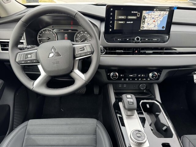 2025 Mitsubishi Outlander in Winchester, VA 22602 - 18104169 10