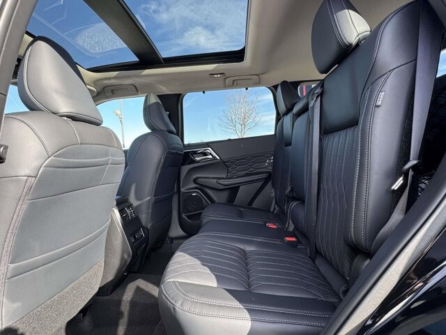 2025 Mitsubishi Outlander in Winchester, VA 22602 - 18104172 9