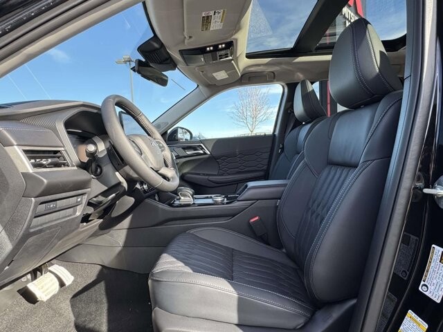 2025 Mitsubishi Outlander in Winchester, VA 22602 - 18104172 8