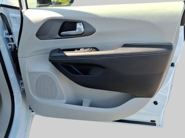 2024 Chrysler Pacifica in Winchester, VA 22602 - 18104175 21