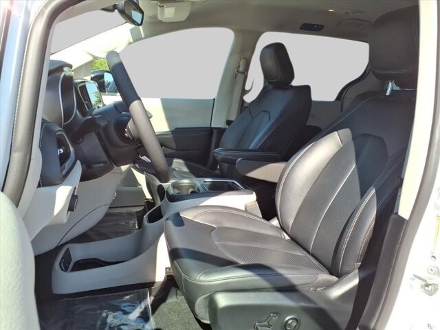 2024 Chrysler Pacifica in Winchester, VA 22602 - 18104175 16