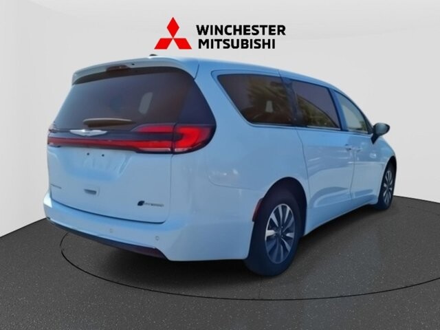 2024 Chrysler Pacifica in Winchester, VA 22602 - 18104175 5