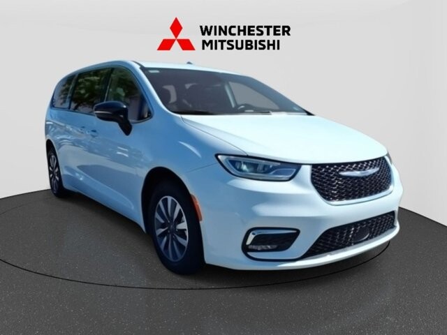 2024 Chrysler Pacifica in Winchester, VA 22602 - 18104175 3