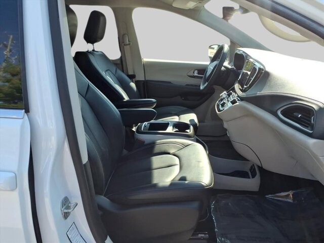 2024 Chrysler Pacifica in Winchester, VA 22602 - 18104175 20