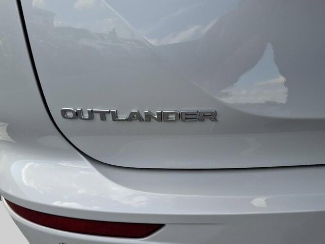2025 Mitsubishi Outlander in Winchester, VA 22602 - 18104177 8