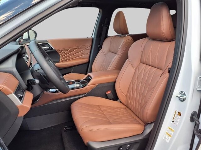 2025 Mitsubishi Outlander in Winchester, VA 22602 - 18104177 13