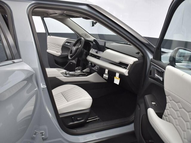 2025 Mitsubishi Outlander in Winchester, VA 22602 - 18104179 26