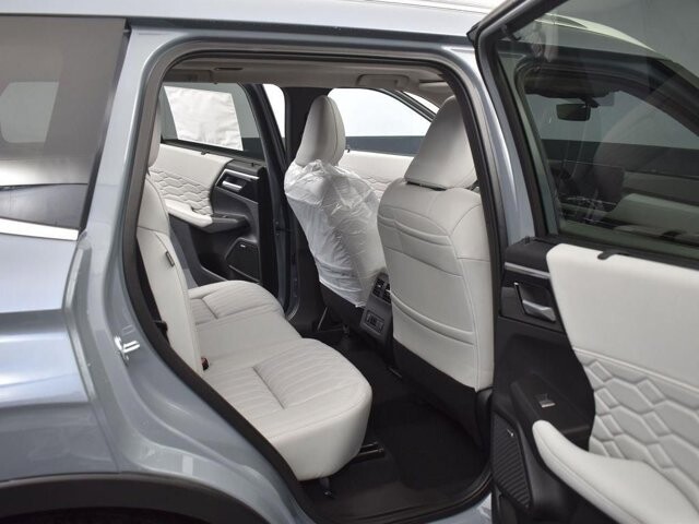 2025 Mitsubishi Outlander in Winchester, VA 22602 - 18104179 28