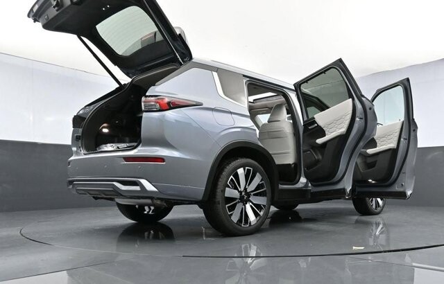 2025 Mitsubishi Outlander in Winchester, VA 22602 - 18104179 42