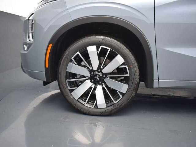 2025 Mitsubishi Outlander in Winchester, VA 22602 - 18104179 9