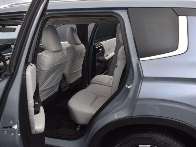 2025 Mitsubishi Outlander in Winchester, VA 22602 - 18104179 27