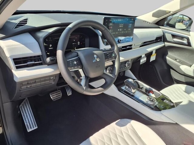 2025 Mitsubishi Outlander in Winchester, VA 22602 - 18104182 17