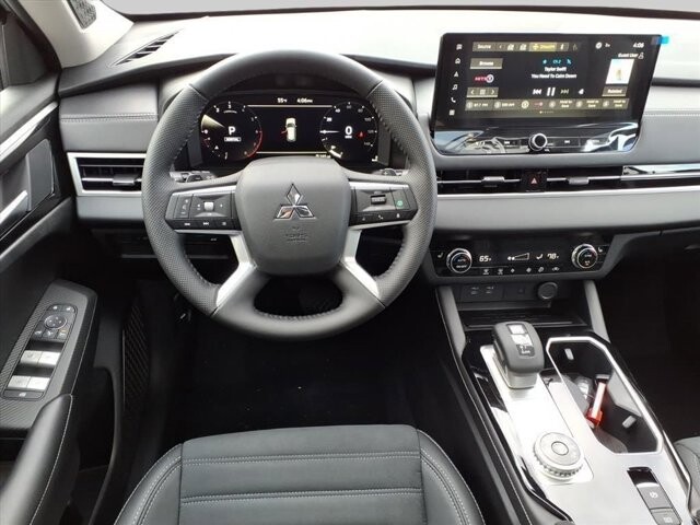 2025 Mitsubishi Outlander in Winchester, VA 22602 - 18104184 10