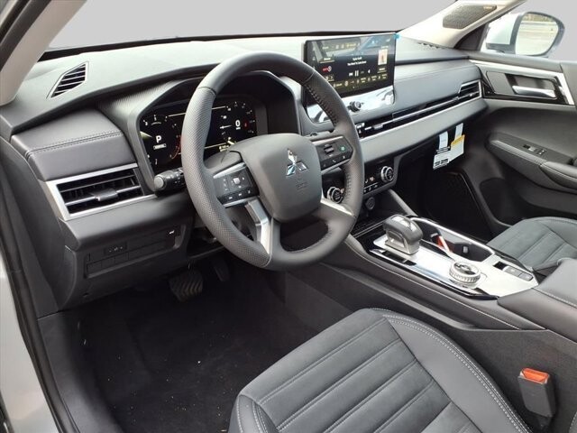 2025 Mitsubishi Outlander in Winchester, VA 22602 - 18104184 16