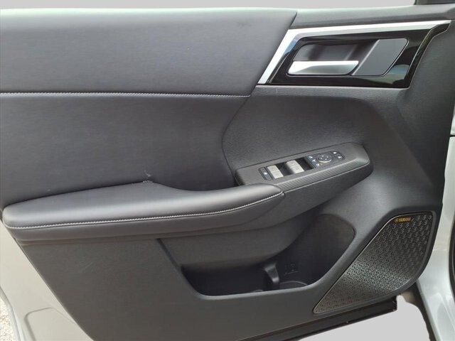 2025 Mitsubishi Outlander in Winchester, VA 22602 - 18104184 15