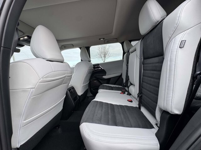 2025 Mitsubishi Outlander in Winchester, VA 22602 - 18104190 9