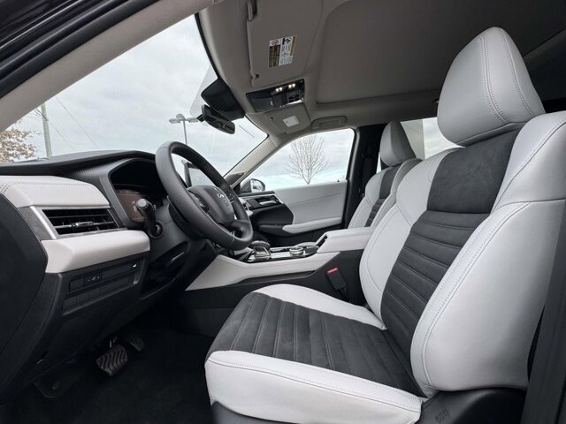 2025 Mitsubishi Outlander in Winchester, VA 22602 - 18104190 8