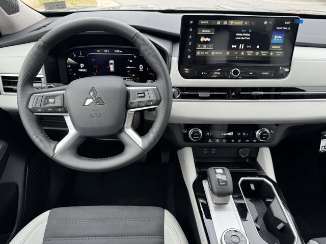 2025 Mitsubishi Outlander in Winchester, VA 22602 - 18104190 10