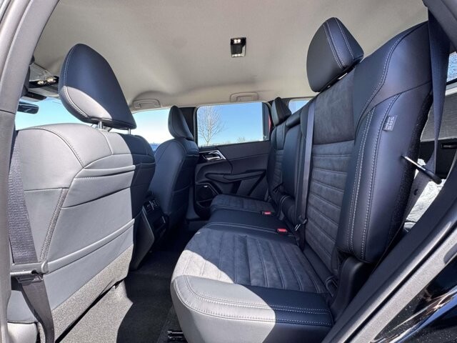 2026 Mitsubishi Outlander in Winchester, VA 22602 - 18104192 13