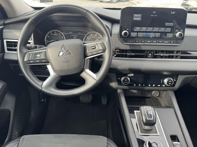 2024 Mitsubishi Outlander in Winchester, VA 22602 - 18104207 17