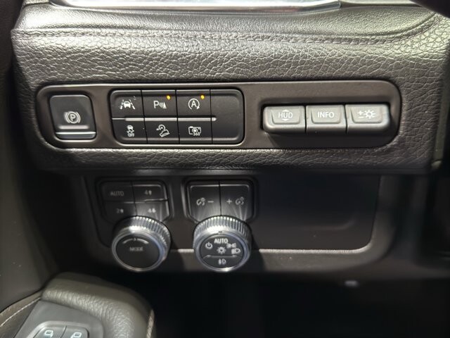 2024 GMC Yukon XL in Burlington, WI 53105 - 18104215 36