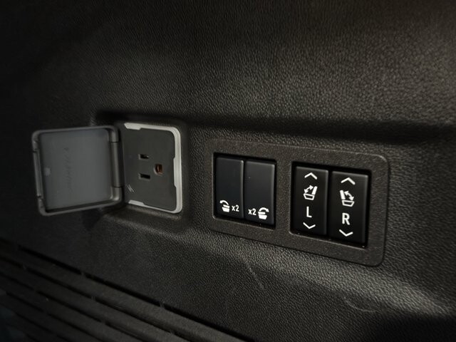 2024 GMC Yukon XL in Burlington, WI 53105 - 18104215 25