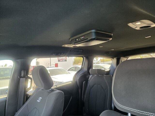 2019 Chrysler Pacifica in Mesa, AZ 85212 - 18104217 15