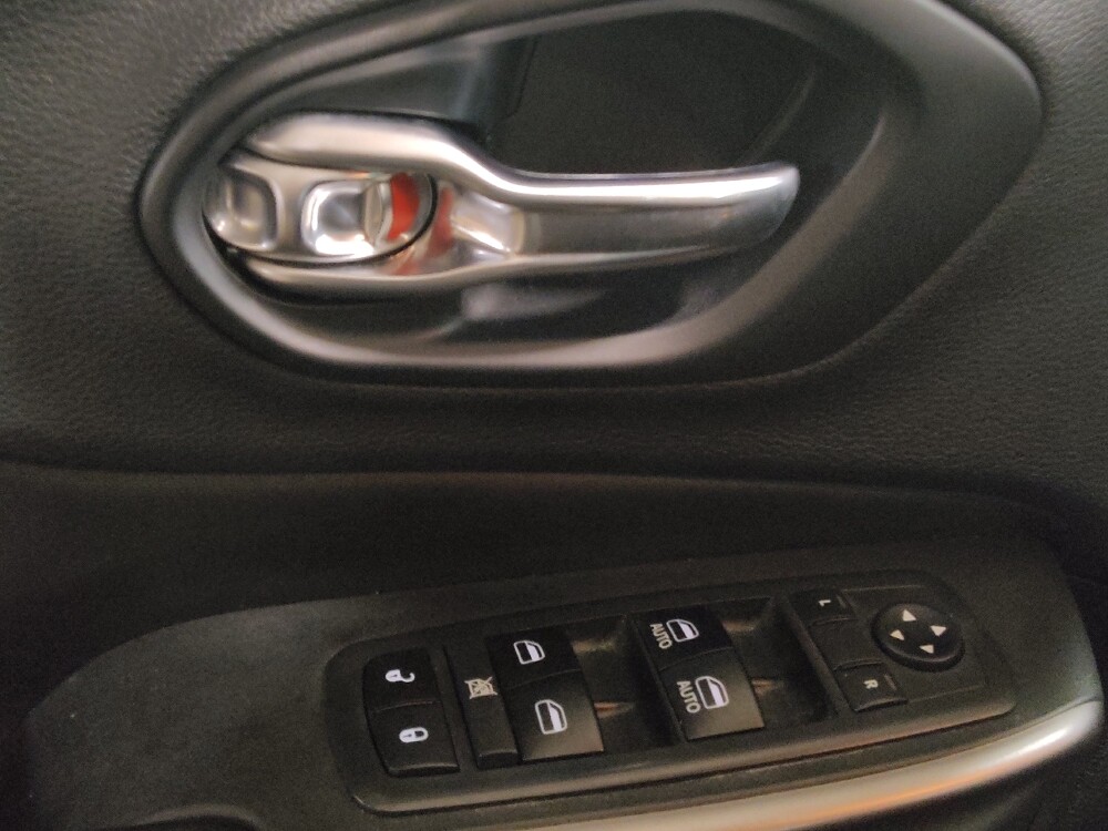 2019 Jeep Cherokee in Plano, TX 75074 - 18104300 27